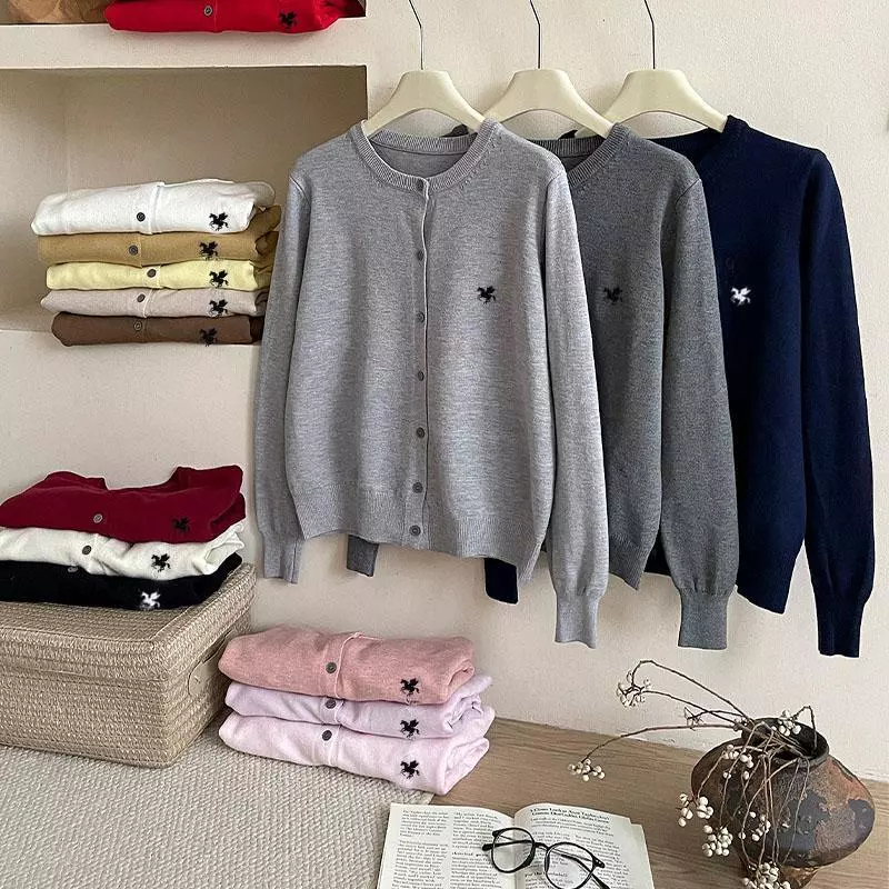 K9428 Embroidered knit cardigan, round collar, soft and comfortable.