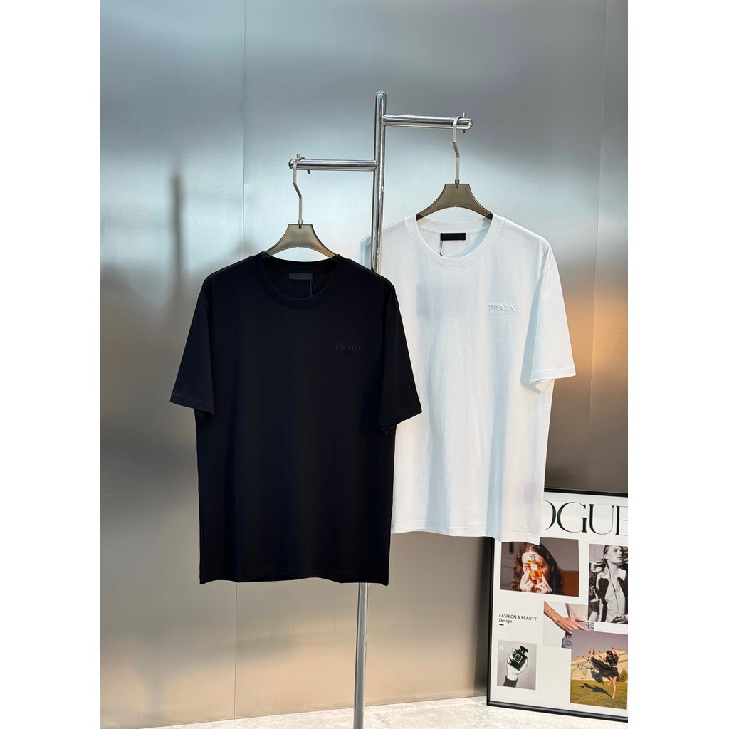 2026Prada/Prada ผู้ชายผู้หญิงเสื้อยืดพิมพ์เสื้อยืด High-End เสื้อยืด Commuter Fit Retro YNIZ