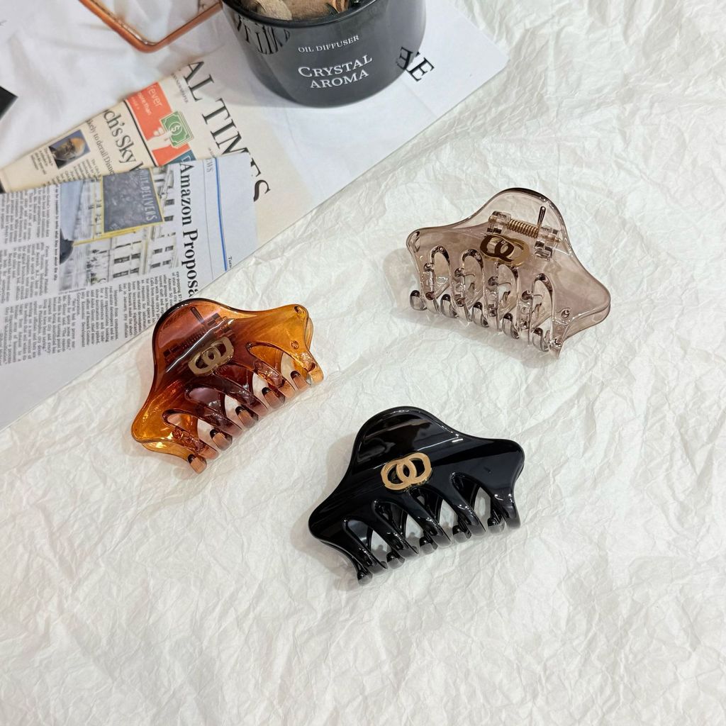 Xiaoxiang Style High-End Feeling Grab Clip Retro Style High-Quality Hairpin Hairpin All-Match Classy Simple Style