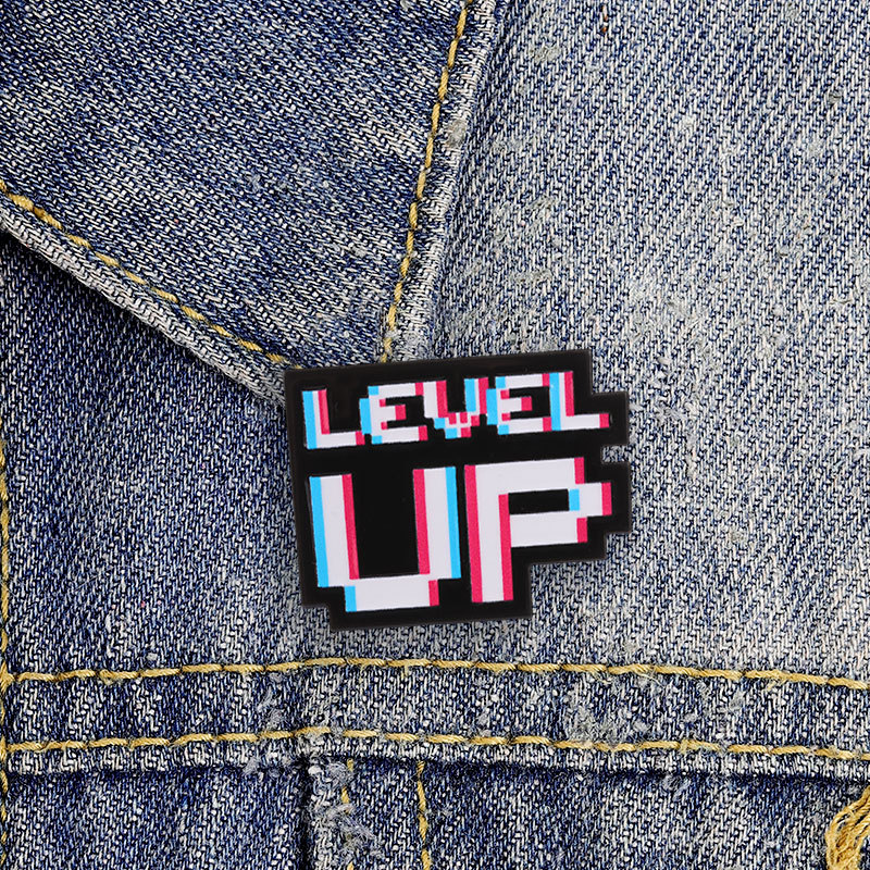 Level Up Glitch Pixel เคลือบ Pin Retro เกม Lapel Pin Badge สําหรับกระเป๋าเป้สะพายหลังแจ็คเก็ตหมวกกระเป๋าเสื้อผ้าตกแต่ง Gamer ของขวัญ