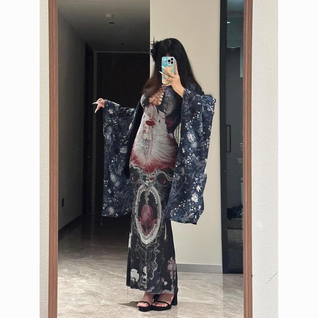 Dark Series วัฒนธรรมเอเชีย Black Ghost Face พิมพ์กระโปรงยาวปรับปรุง Cheongsam หน้าอก Hollow Lace-Up 