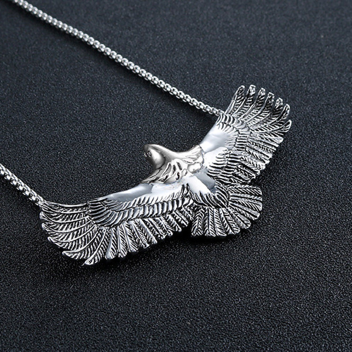 สร้อยคอโซ่จี้ Flying Eagle ปีกกว้าง Flying Eagle ผู้ชายและผู้หญิงหรูหราสแตนเลสล่าสุด