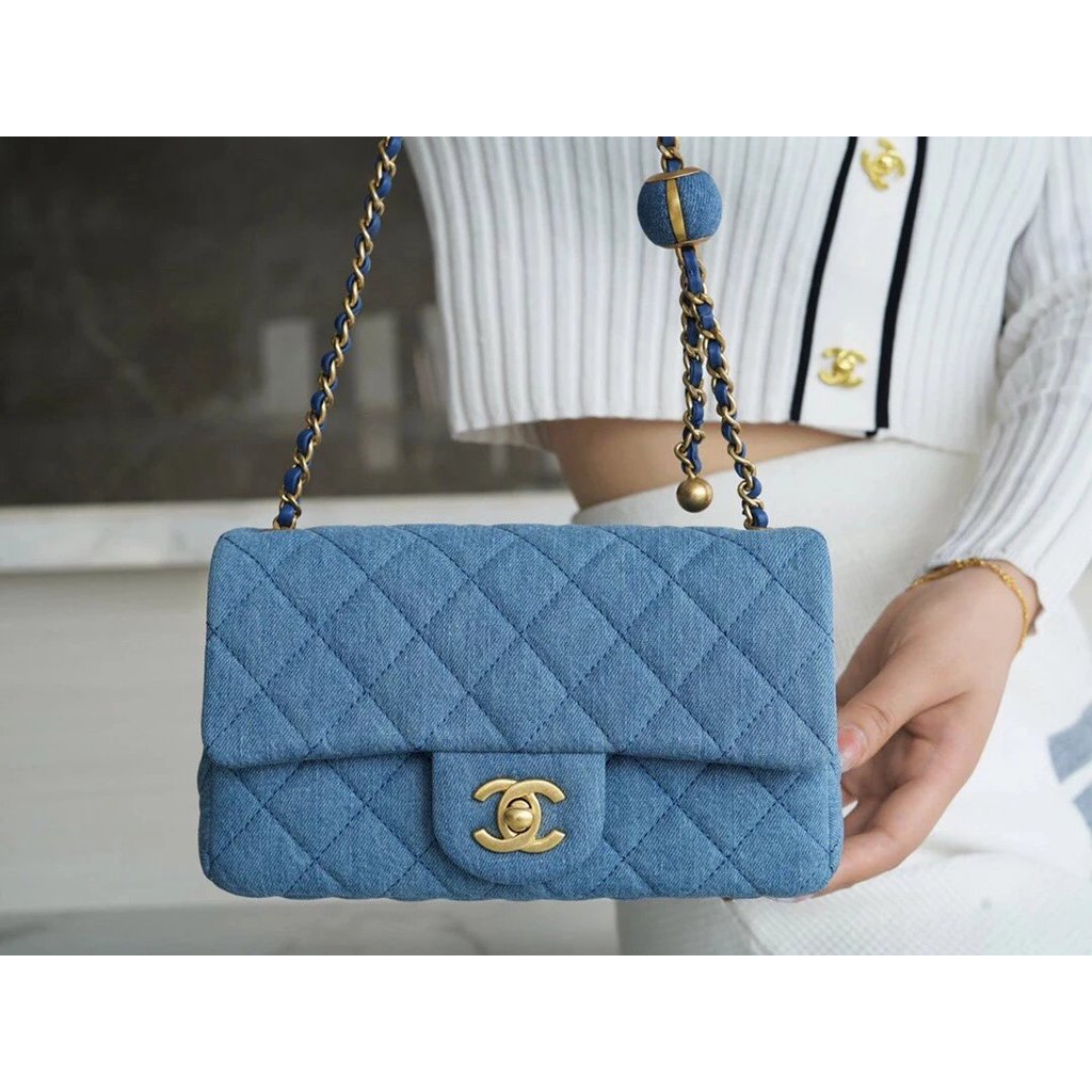 กระเป๋า CHANEL CF ทรงสี่เหลี่ยม พร้อมสายโซ่