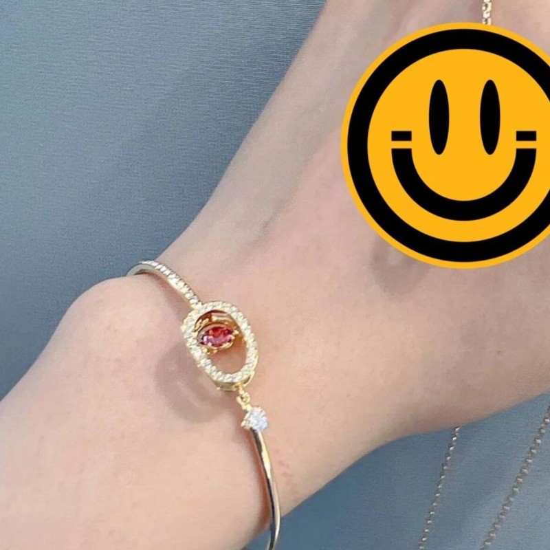 ⚡จัดส่งรวดเร็ว สินค้าแท้ ⚡ Swarovski Swan-Cariti bracelet red bean red