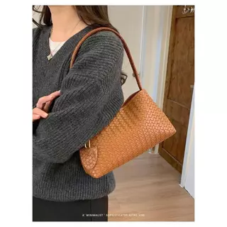 【พร้อมส่ง】กระเป๋าสะพายไหล่ลายสาน แฟชั่นผู้หญิง หนัง PU ดีไซน์เรียบหรู แมทช์ง่าย