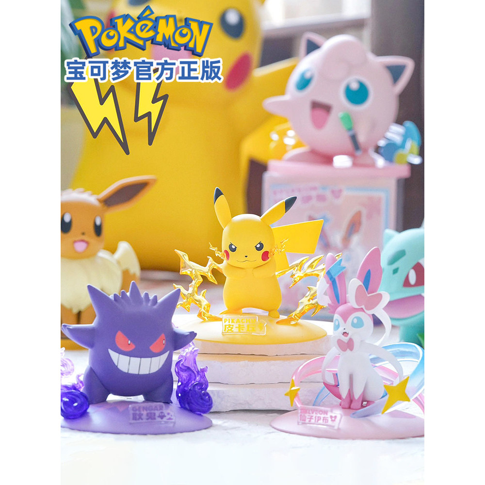 รูปโปเกมอนของแท้ Pokémon Pikachu Gengar Doll Eevee Desktop Decorative Mystery Box Gift Doll20260701