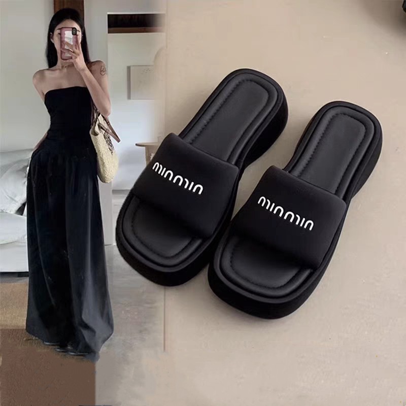 Influencer มัฟฟินหนา Soled Flip-Flops สวมใส่ด้านนอกรองเท้าผู้หญิง 2026 ฤดูร้อนสไตล์ใหม่เพิ่มรองเท้าแตะสีดํารองเท้าแตะ