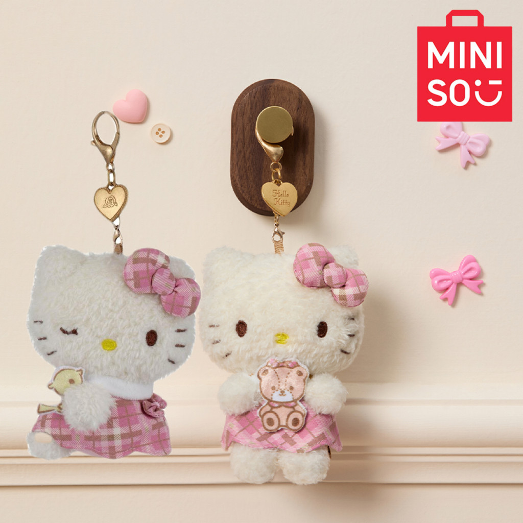 MINISO MINISO ตุ๊กตาผ้ากํามะหยี่ลายสก๊อตย้อนยุค HelloKitty กอดหมี จี้การ์ตูนน่ารัก