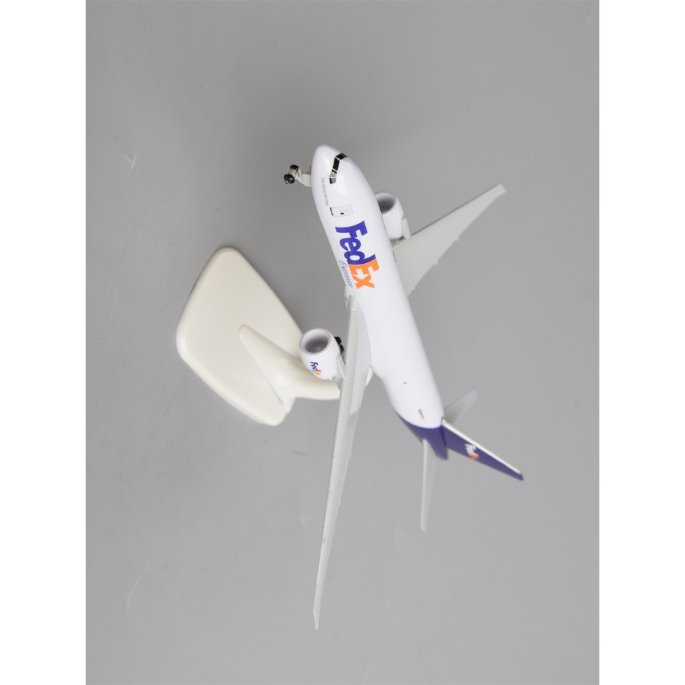 20 ซม. Federal Express Boeing 777 Cargo เครื่องบินจําลอง Civil Airlines Freight การบินตกแต่งของขวัญ 