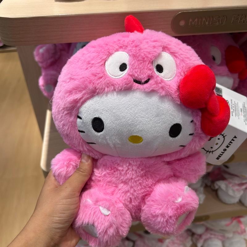 ใหม่ MINISO MINISO MINISO หมอนตุ๊กตาไดโนเสาร์ HelloKitty ตุ๊กตาผ้ากํามะหยี่20260825