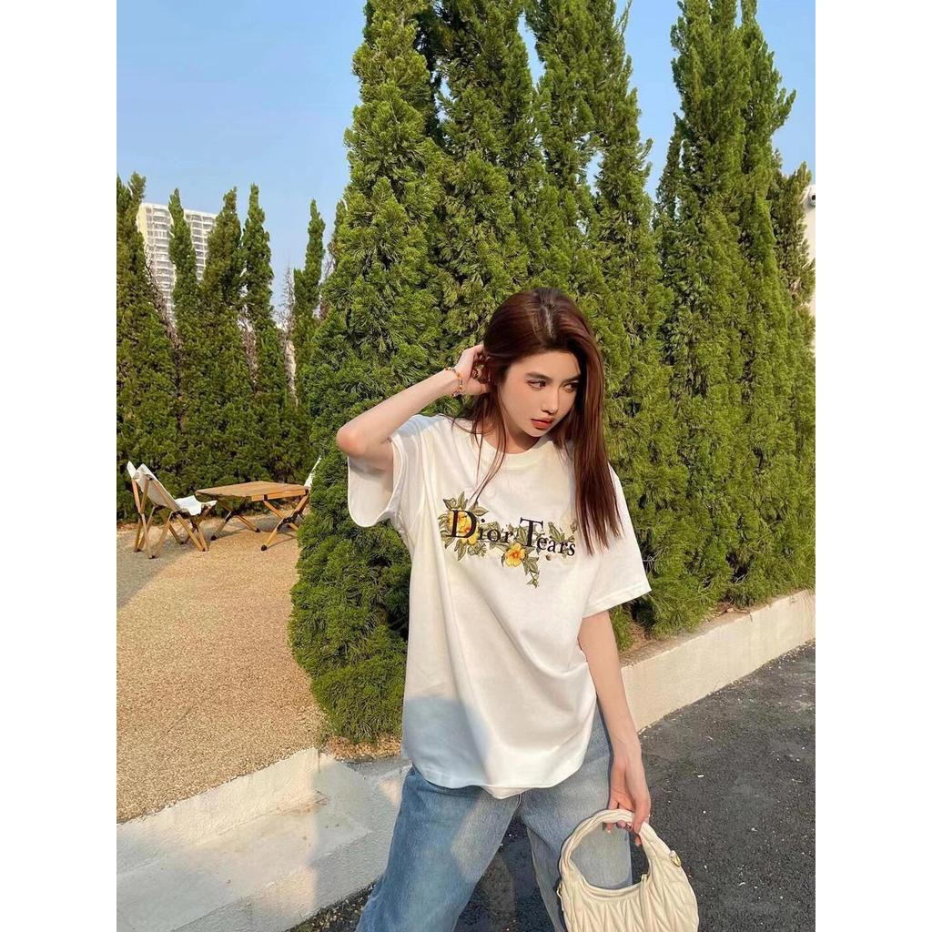 DIOR ฤดูร้อนขนาดใหญ่แขนสั้นผู้ชายผู้หญิงคู่ Heavy Niche อินเทรนด์รอบคอพิมพ์พิมพ์เสื้อยืดกีฬาสไตล์สวม