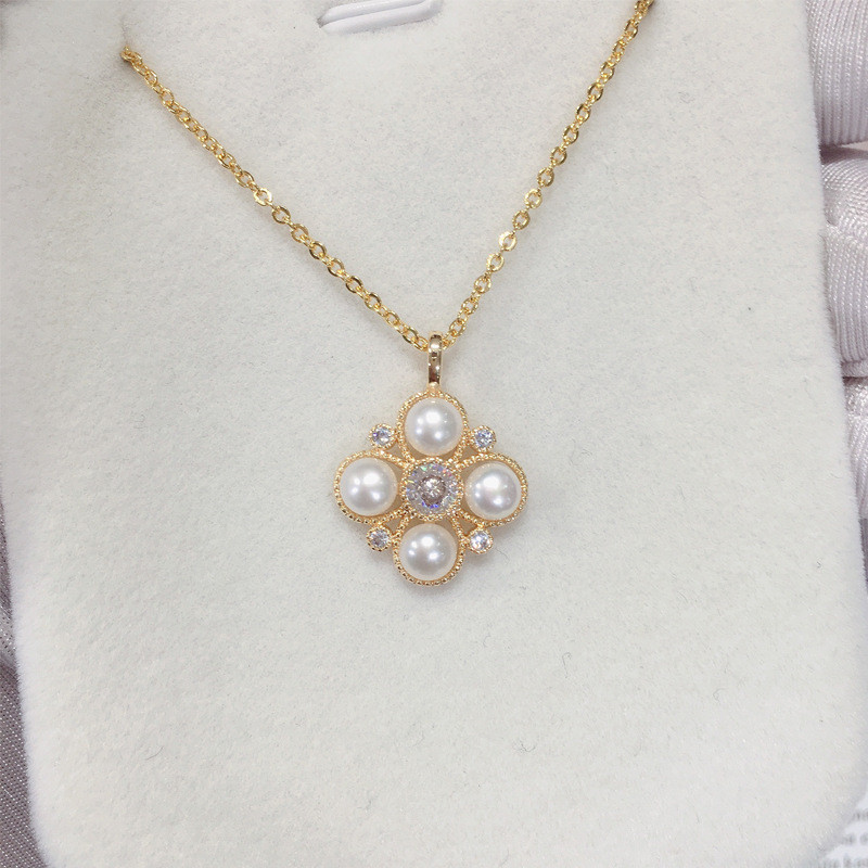 ขนาดเล็กประณีตไข่มุกน้ําจืดธรรมชาติสร้อยคอจี้ Four-leaf Clover 18K Gold-covered Micro-ฝังเพทายเครื่อ