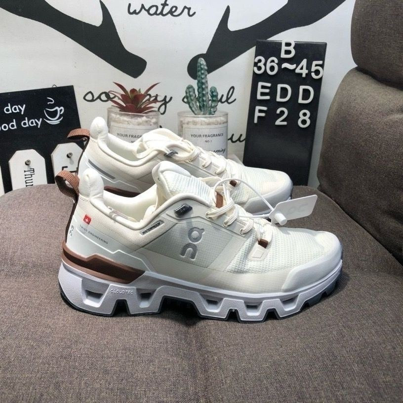 ON Running ON Cloud clouddander ผู้ชายผู้หญิงรองเท้าเดินป่ากันน้ํา,รองเท้ากีฬา Unisex, Low-Top Anti-