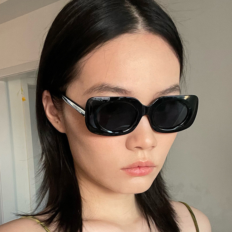 แว่นตากันแดดสแควร์ Cat Eye สีแดง สำหรับผู้หญิง สไตล์ retro พร้อมกรองแสง UV400 FQ2