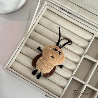 🎁(พร้อมส่ง)พวงกุญแจตุ๊กตาผ้ากำมะหยี่รูปแมลงสาบน่ารัก พวงกุญแจห้อยกระเป๋าเป้สำหรับนักเรียน อุปกรณ์เสริม