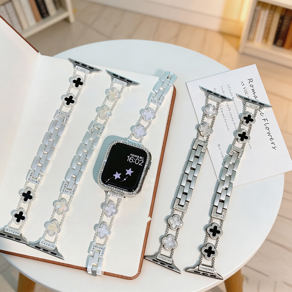 Four-leaf Clover Pearl Silver Strap เหมาะสําหรับ smart watch S11 10 9 8 7 ultra 6 5 4 SE 3 2 1 Huawe