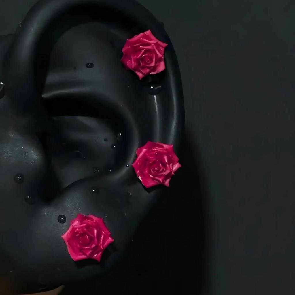 ต่างหู Elegant Mist Rose: ต่างหูเกลียวทำจากเหล็กไทเทเนียม มีให้เลือกทั้งแบบเกลียวและแบบแบน