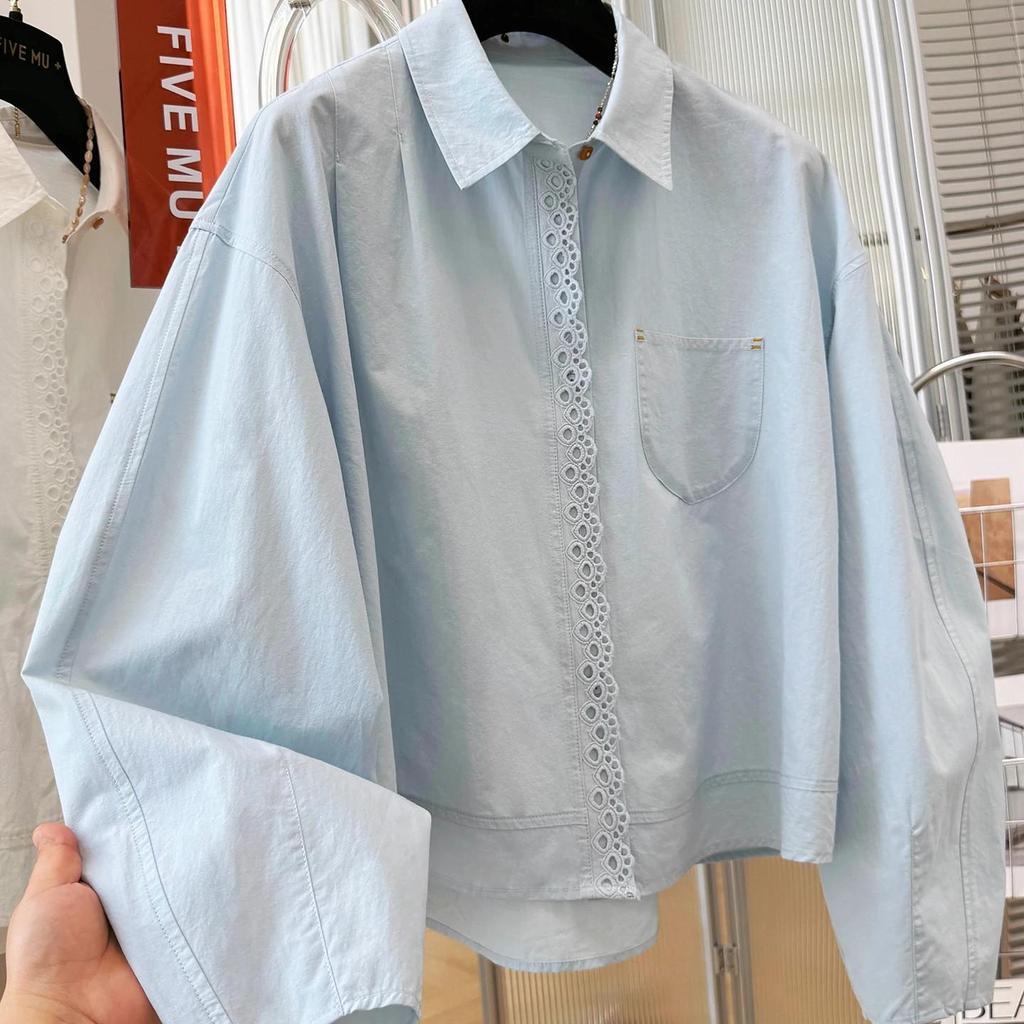 LUNE เสื้อเชิ้ตโอเวอร์ไซส์แขนยาว ดีไซน์หน้าสั้นหลังยาวแต่งลูกไม้แต่งกระเป๋า เรียบหรูแมทช์ง่ายสไตล์เกาหลี W766