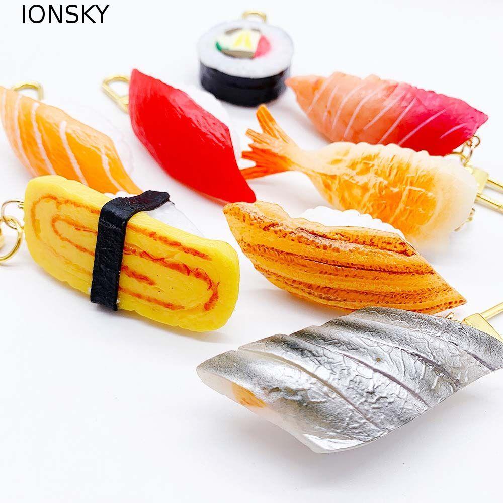 IONSKY จําลองพวงกุญแจซูชิผู้ชายของขวัญญี่ปุ่นอาหารกระเป๋าซูชิปลาแซลมอน Sea Urchin ซูชิกระเป๋าจี้