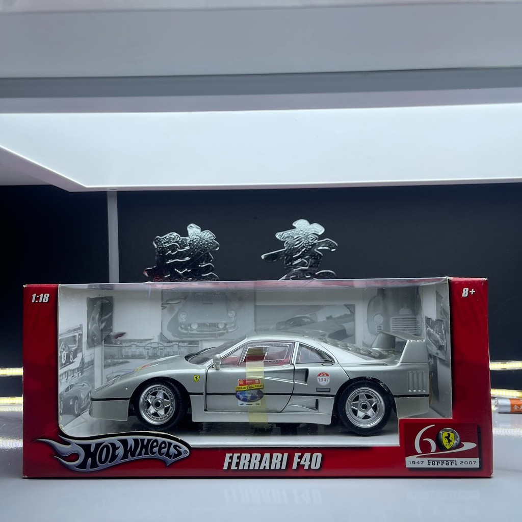 Hot Wheels Hot Wheels 1: 18 Ferrari F40 Alloy syw