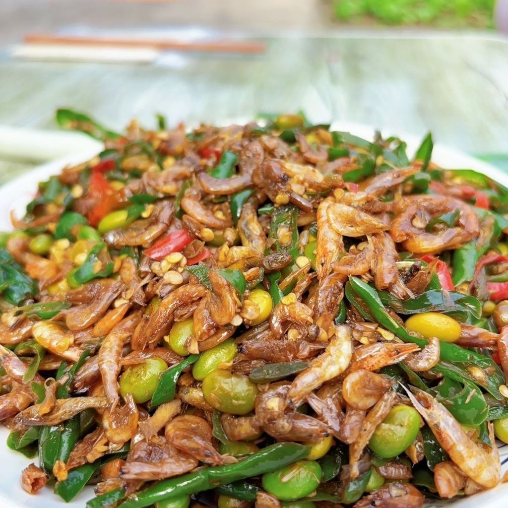 Xuzhou Xuzhou Xinyi พิเศษพริกกุ้งแห้งทอดสดพริกไทยคมทอดกุ้งแม่น้ําเล็กของว่างรสเผ็ดพรีเมี่ยมทันที