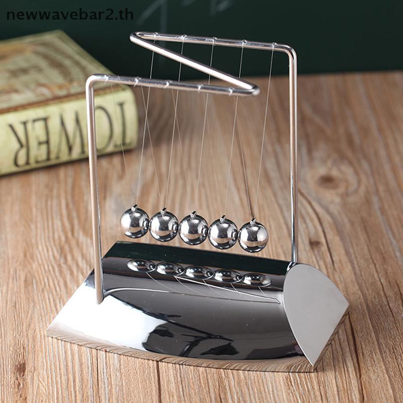 โต๊ะทำงานตกแต่งด้วยลูกตุ้มฟิสิกส์ Newton's Cradle สтиล์เหล็ก