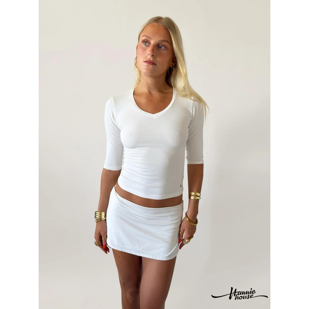HANIE House- เสื้อยืดคอกลมผู้หญิงs V 3/4 แขน V คอสีทึบ Slim Fit Crop Tops