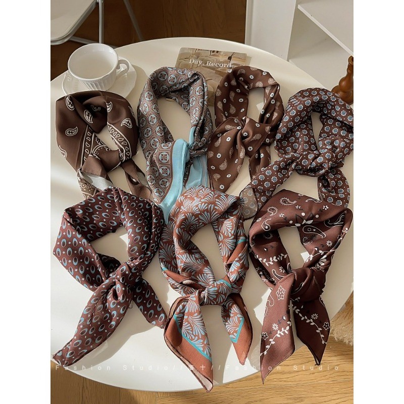 ผ้าพันคอลายไหมสีน้ำตาลสำหรับฤดูหนาว ดีไซน์ย้อนยุค พร้อมเป็นอุปกรณ์แต่งผม