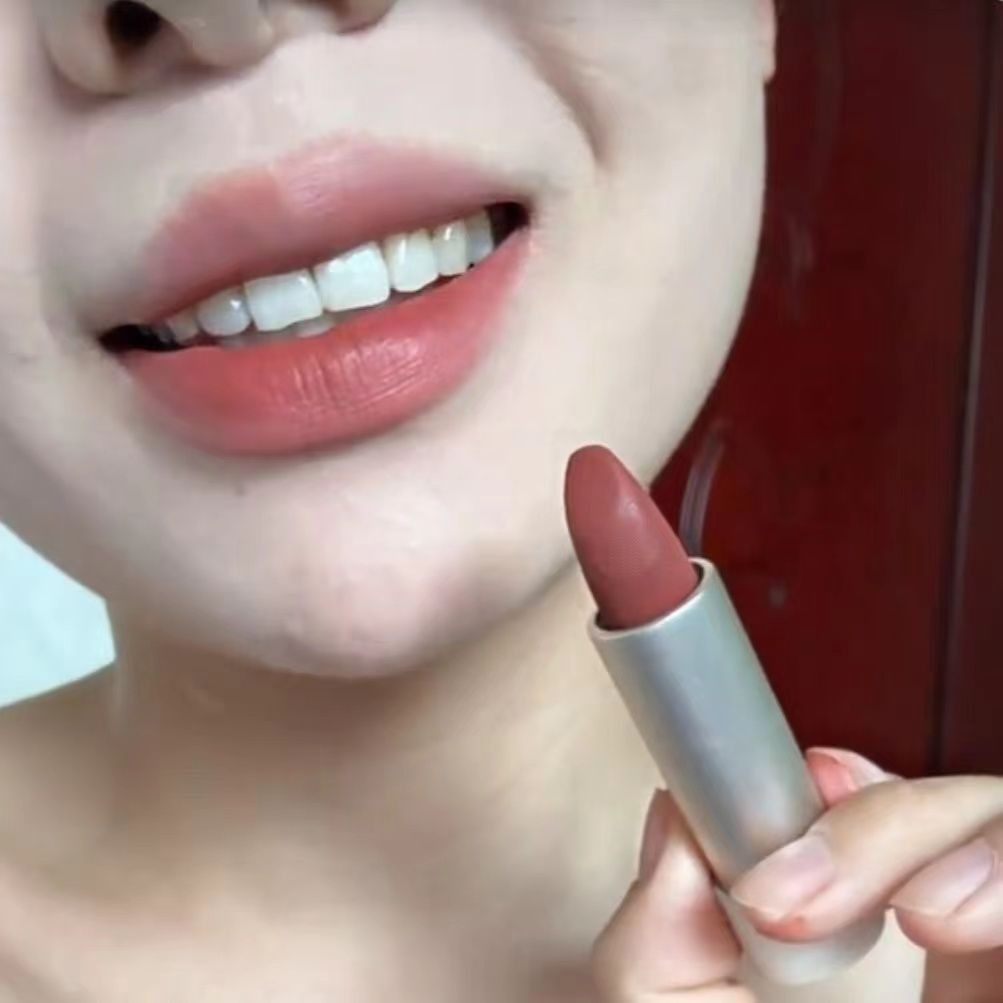 Low c Cup Lipstick Fade Not Easy Matte Long-Lasting Matte Saturated Lipstick ราคาถูกให้ความชุ่มชื้น!
