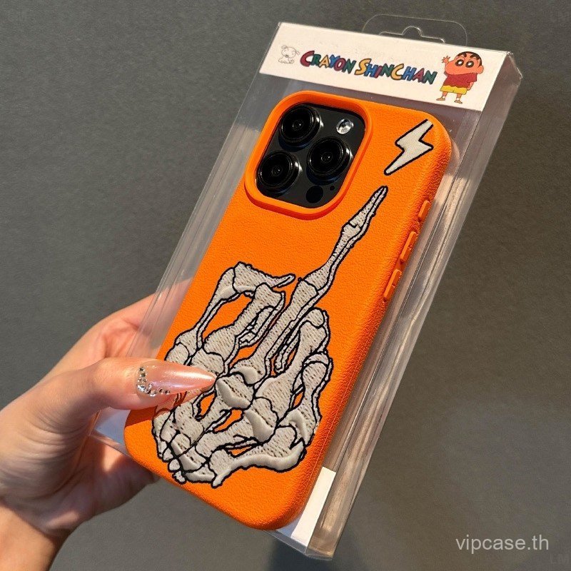 เคสโทรศัพท์หนัง Cool Skull มือเย็บปักถักร้อยสไตล์อินเทรนด์เหมาะสําหรับ iPhone 17promax 16 15 14 promax 13promax 12 11 pro max กันกระแทกป้องกันกรณี
