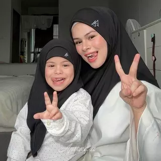 Flixy Kids ฮิญาบเด็กปักโลโก้ ผ้ายืดร่องลาย ใส่สบาย ไม่ยับ ทรงหน้าน่ารักมากๆ