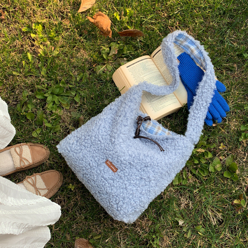 Small Fresh Tote Bag เวอร์ชั่นเกาหลี Casual Niche Design Simple Temperament Furry One-Shoulder Messe