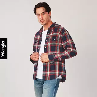 WRANGLER เสื้อเชิ้ตแขนยาวผู้ชาย คอลเลคชั่น Wrangler Legends รุ่น WR S226MSHLN16 สีแดง