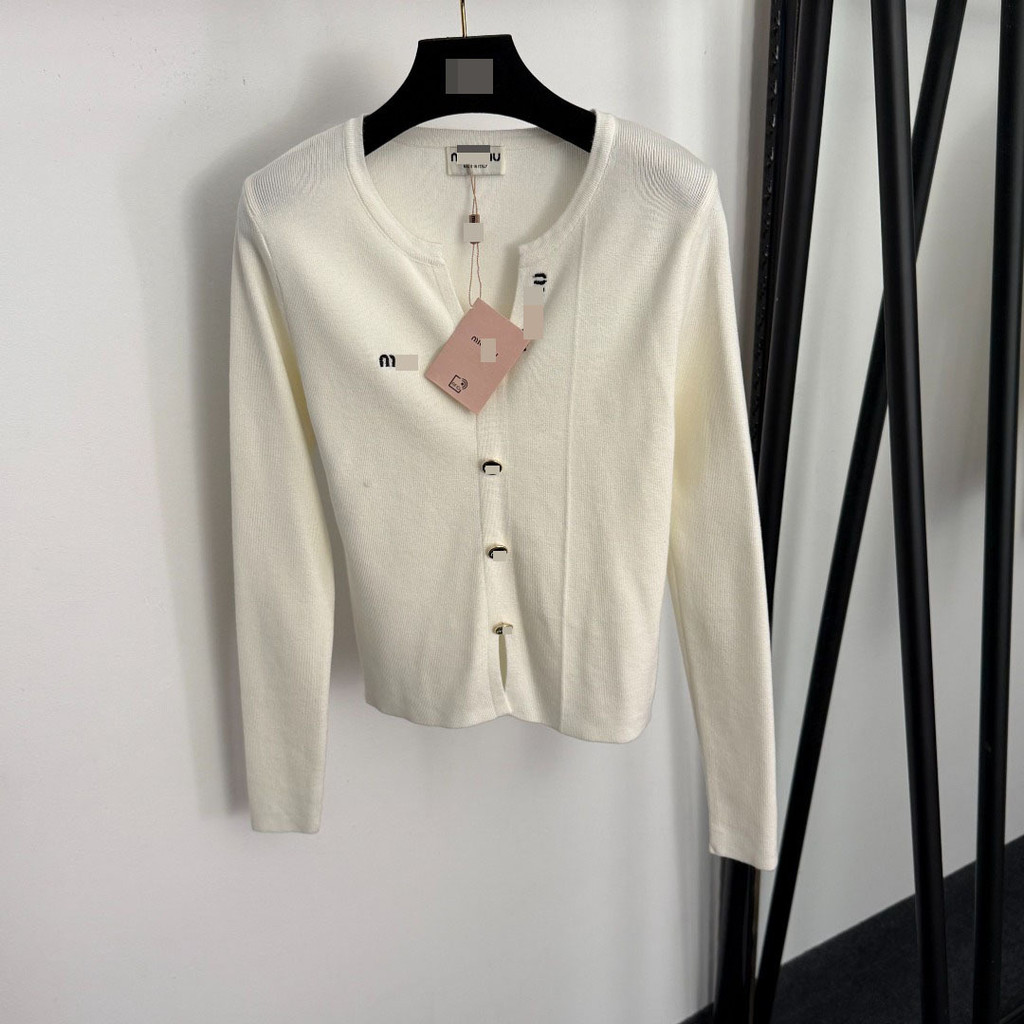 CJT3 MI * U Temperament Slim-fit Showing Figure Letter Button คอวีทรงเข้ารูป