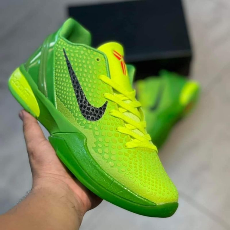 ในสต็อก KOBE 6 GRINCH พร้อมถุงเท้าฟรี