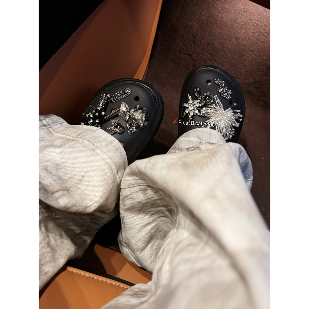 Limited Edition [Dark Night Eye-สะดุดตา] Your Shining Guide Hole Shoes Flower diy Shoe Buckle เหมาะส