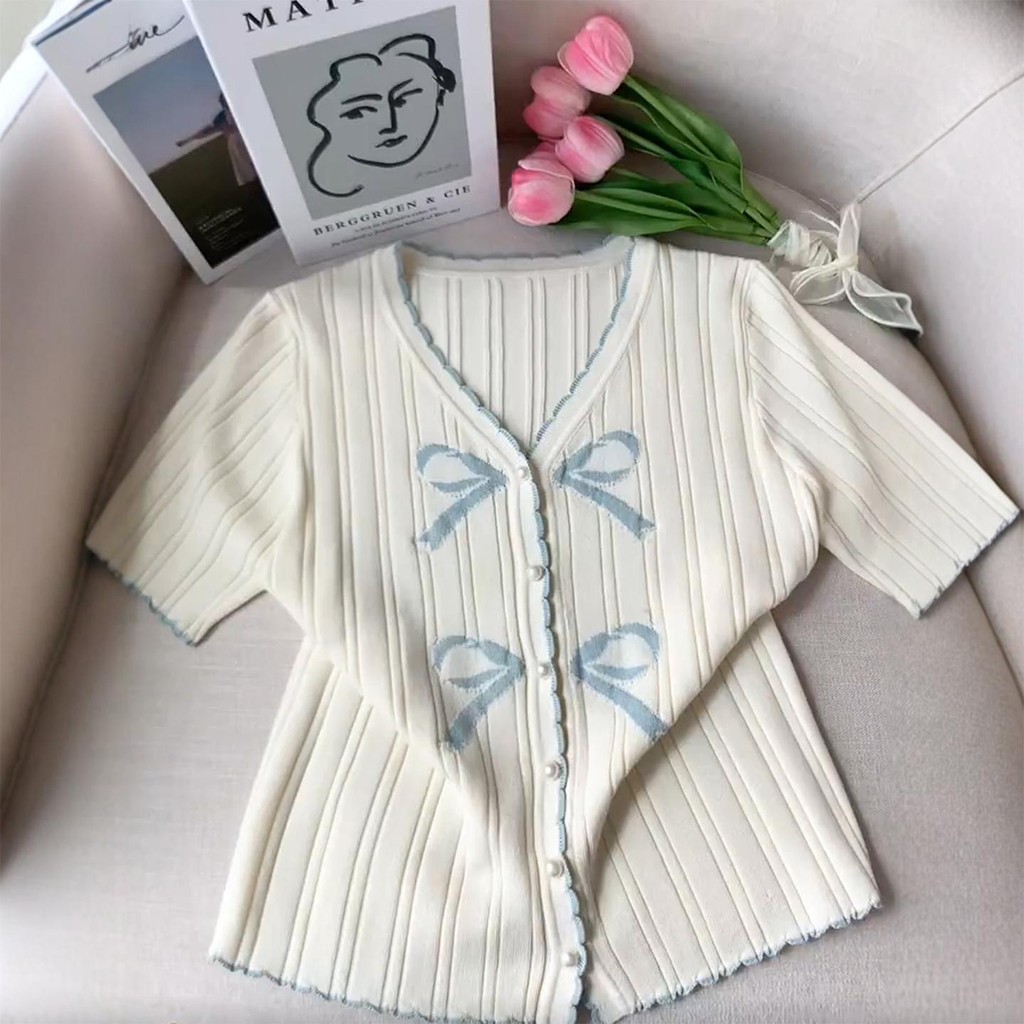 🌻Grace🌻 เสื้อคาร์ดิแกนคอวีผูกโบว์สไตล์เกาหลีสำหรับผู้หญิง ทำจากผ้าถักไหมน้ำแข็ง เสื้อถักกระดุมแถวเดียวสไตล์ฤดูร้อน C173