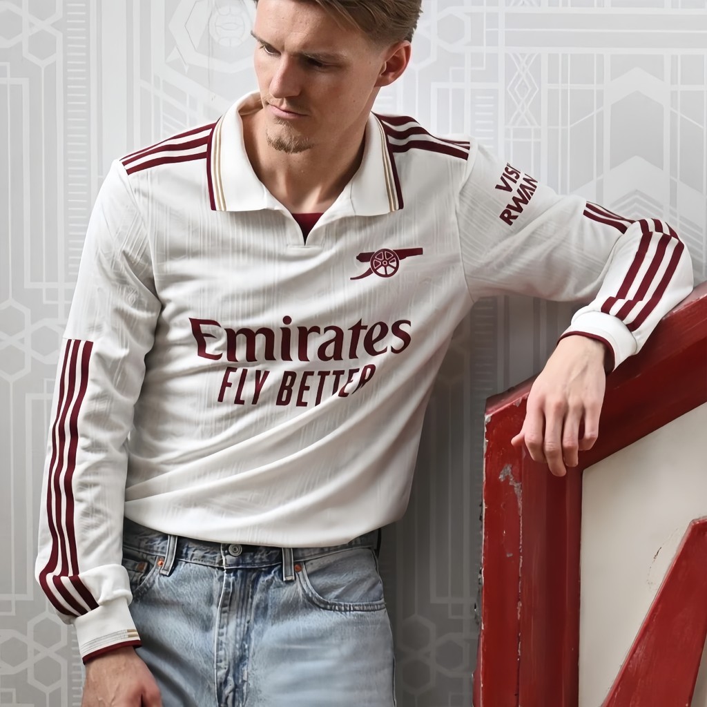 เสื้อบอล เสื้อบอลไทย เสื้อเชิ้ตลูกหนัง Arsenal สีเบจ เซ็ตรุ่นใหม่ พร้อมเสื้อลายแขนยาว