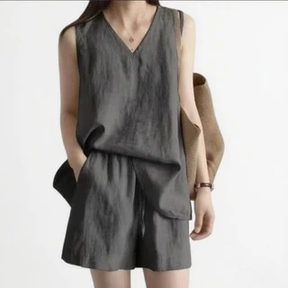 ชุดสองชิ้นลายล่าสุดสำหรับผู้หญิง ทำจากผ้าฝ้ายลินิน สบายๆ กับเสื้อยืดแขนกุดและกางเกงขาสั้น สีเรียบๆ แบบไซส์ฟรี