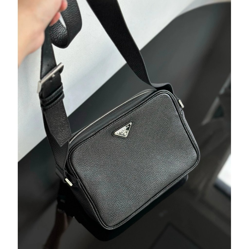 PRADA PRADA กระเป๋าสะพายไหล่ Messenger Bag กระเป๋ากล้อง กระเป๋าผู้ชาย กระเป๋าผู้หญิง