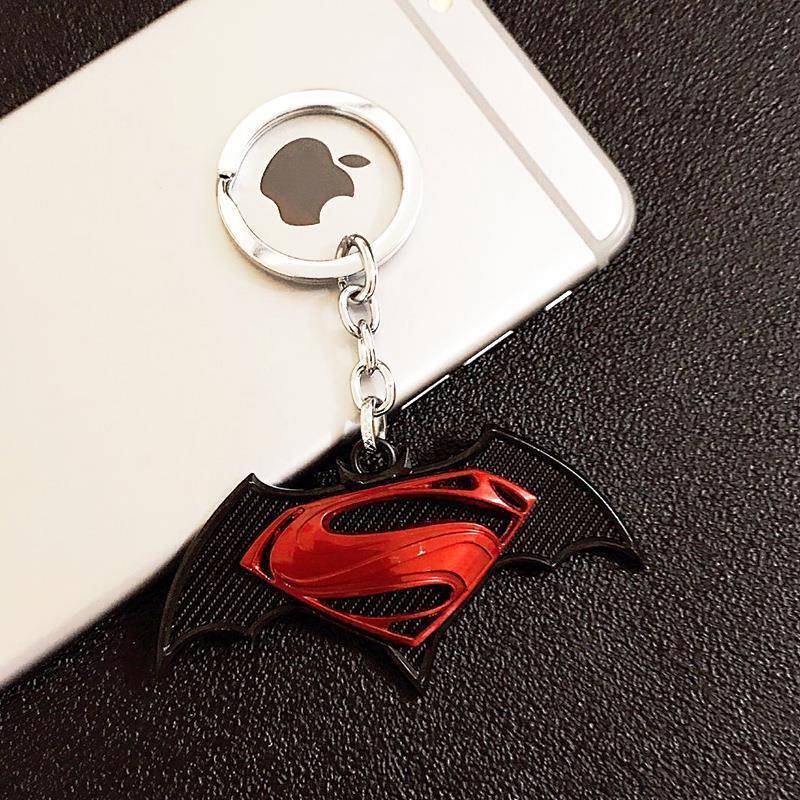 Avengers Metal Superman VS Batman พวงกุญแจผู้ชายผู้หญิงพวงกุญแจรถรูปลักษณ์สูงสุด