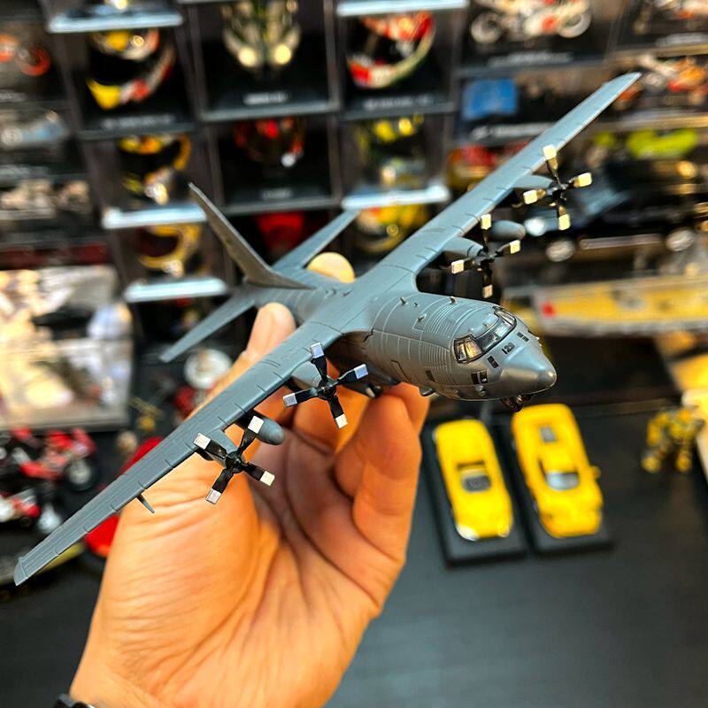เครื่องบินโลหะผสม US Army Attack Aircraft AC130 Air Gunship Model Jewelry 1: 200 เคลือบสองสี