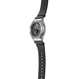 CASIO นาฬิกาข้อมือผู้ชาย G-SHOCK MID-TIER รุ่น GM-2100-1ADR วัสดุเรซิ่น สีเงิน