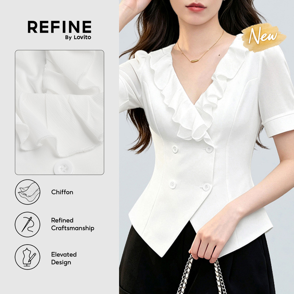 (New Arrival) (Refine by Lovito) เสื้อเบลาส์ผู้หญิง สีขาว แขนสั้น คอระบาย กระดุมคู่ เย็บต่อผ้า ชีฟอง