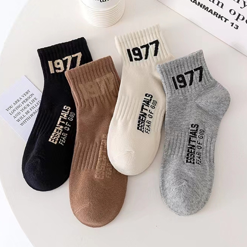 22SS Street Wear FOG Letter 1977 ถุงเท้าผู้ชายผู้หญิงกลางหลอดผ้าฝ้ายฤดูใบไม้ผลิถุงเท้าฤดูร้อน ESS Fu