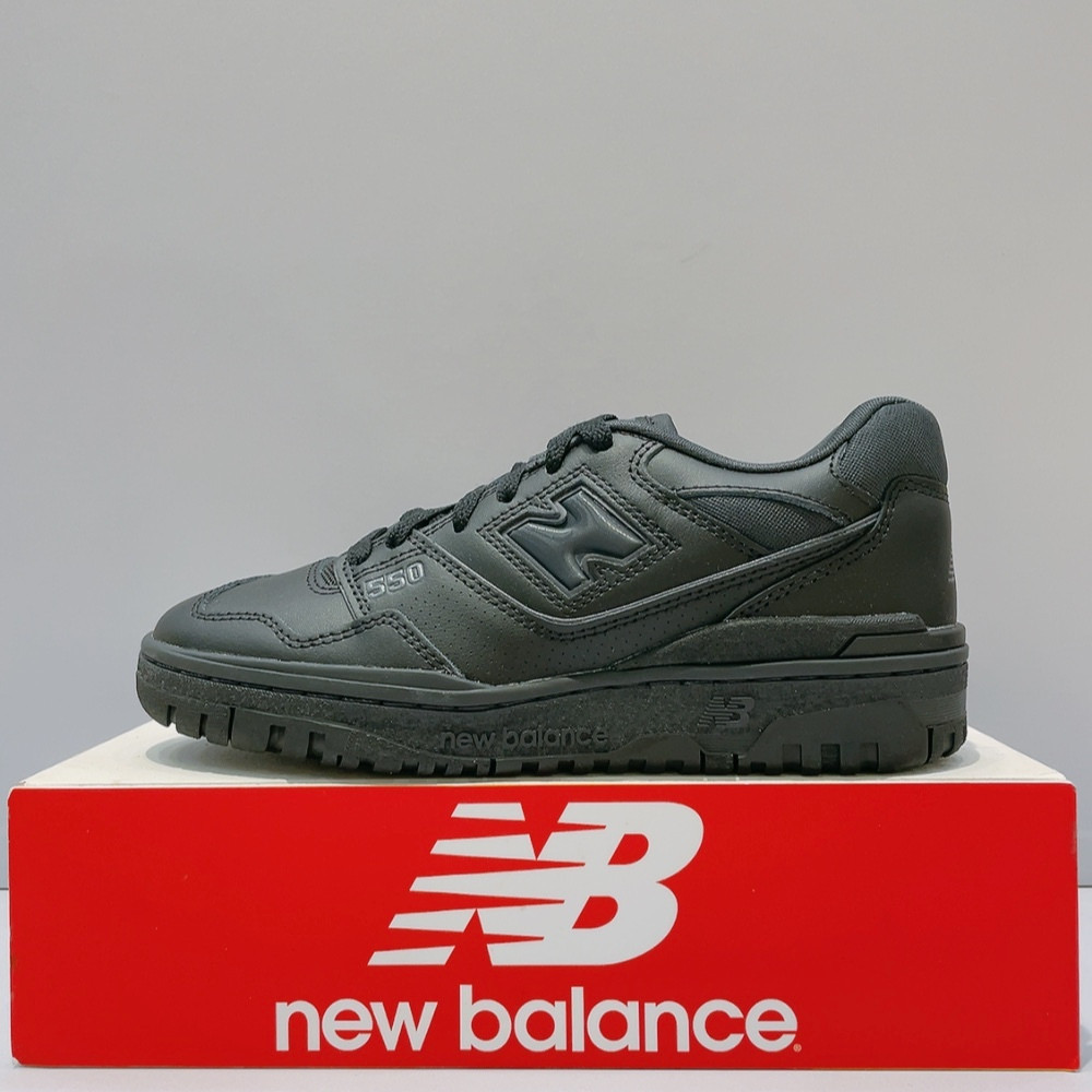 NB 550 ผู้ชายผู้หญิงหนังสีดําสบายรองเท้ากีฬาสีขาวสบายๆ BB550BBB XAKJ
