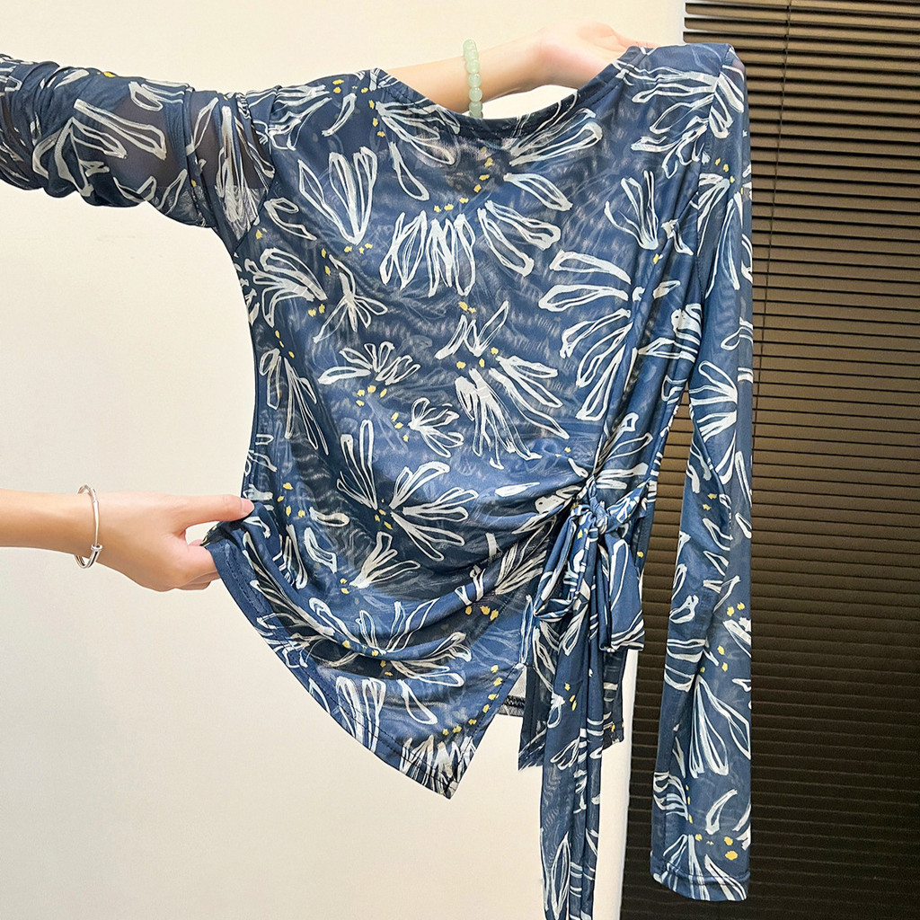 เกาหลี Retro High-End Top 2025 ฤดูใบไม้ร่วงสไตล์ใหม่ Slim-fit Slimmer ดู Classy พิมพ์ Laced-Up T @-