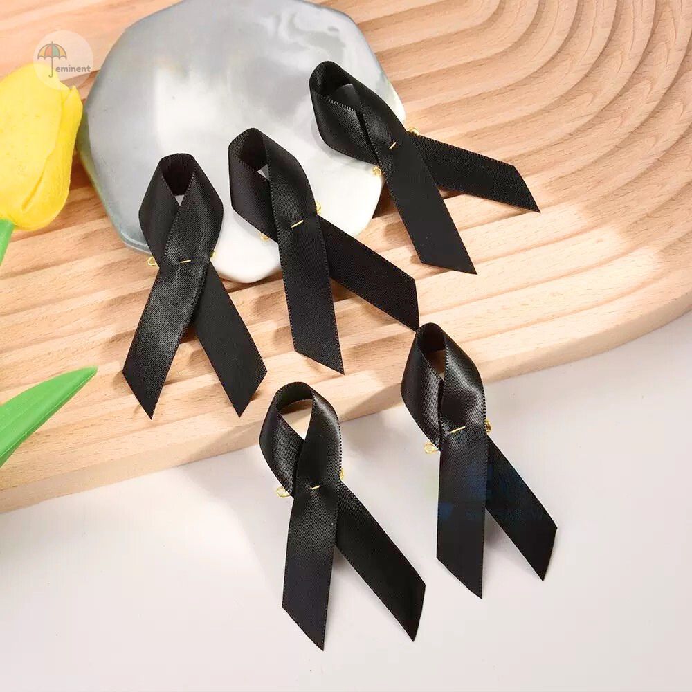 ริบบิ้นเข็มกลัด ริ้บบิ้นดำสำหรับติดเสื้อ เข็มกลัดริ้บบิ้นไว้อาลัย (ราคา 1 ชิ้น)  พร้อมส่ง  ส่งจากไทย!!!