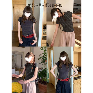 MOSESQUEEN เสื้อยืดแขนสั้นลายทางสีตัดกันย้อนยุคสไตล์อเมริกันคอกลมและดีไซน์ไหล่ด้านหน้า - ท็อปมีสไตล์สําหรับร่างกาย #63960