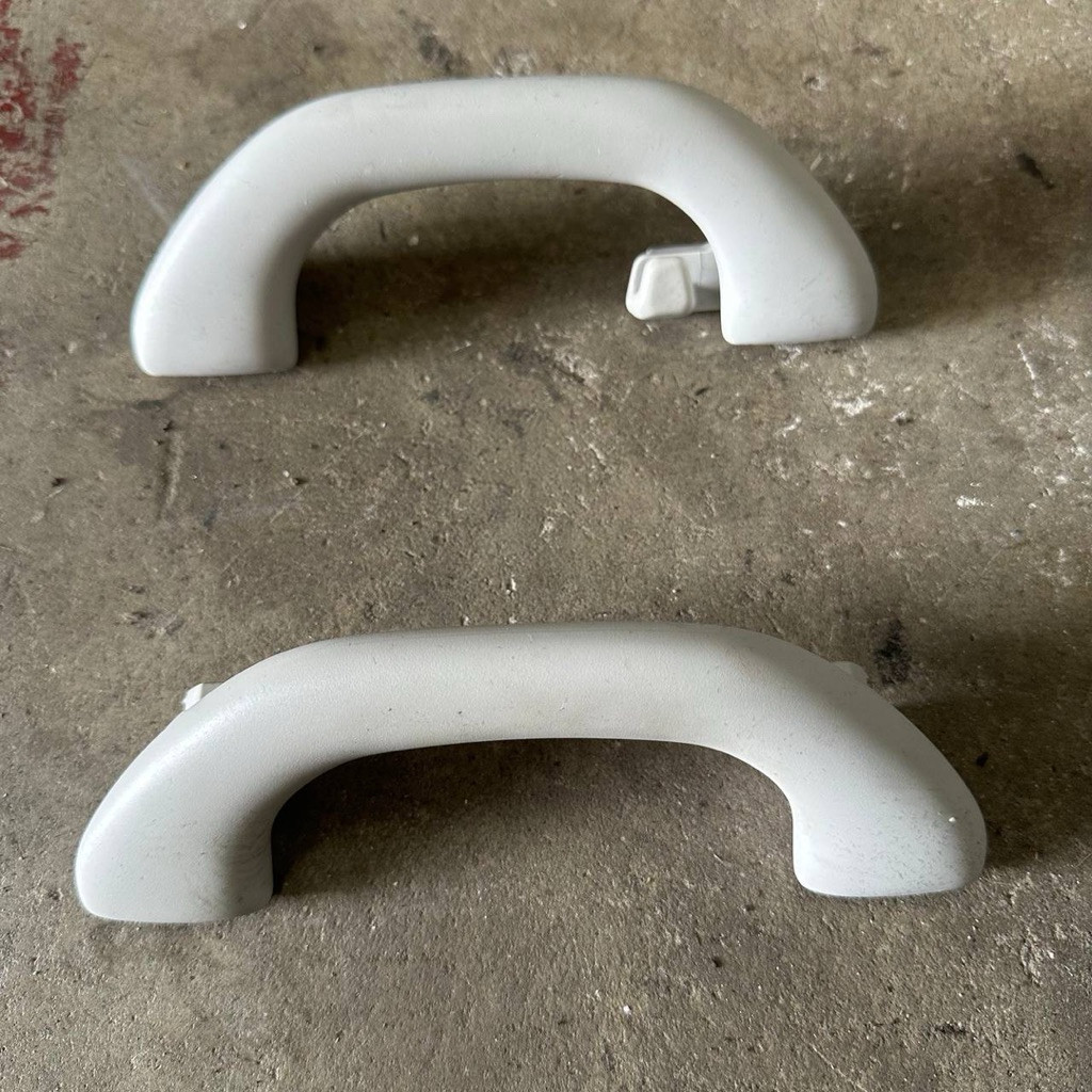 VOLKSWAGEN GOLF MK5 MK6 ROOF HANDLE ใช้แล้วจากญี่ปุ่น